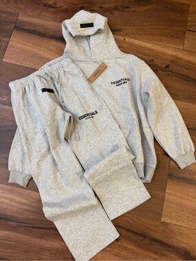 Essentials Men Light Gray Hoodie & Sweatpants Set